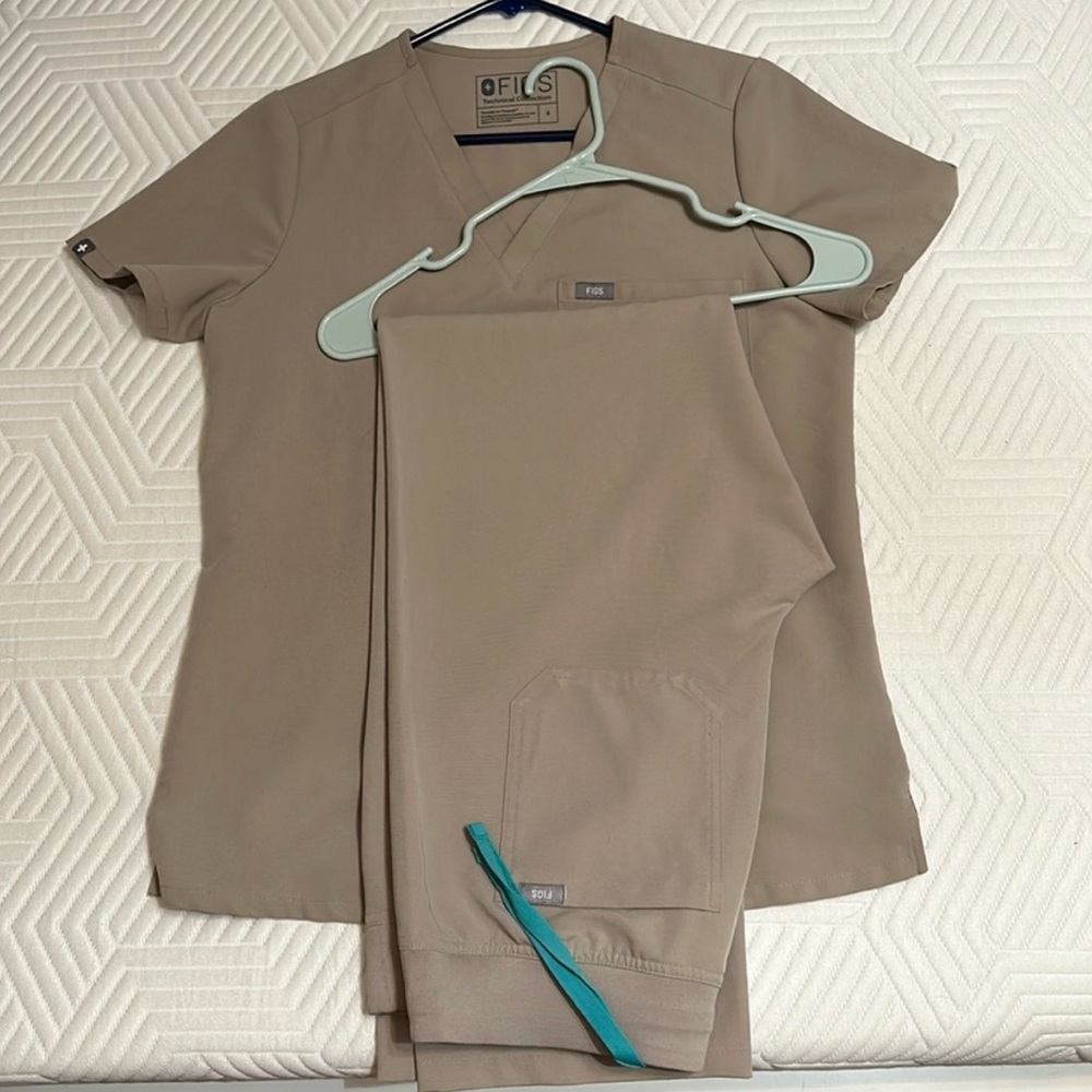 FIGS *SET* Boulder PO 1553 Catarina Top S, Livingston M regular length and waist